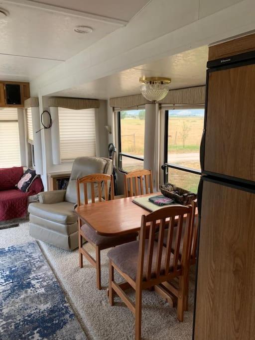 Mission Mountain Camper Appartement Saint Ignatius Buitenkant foto