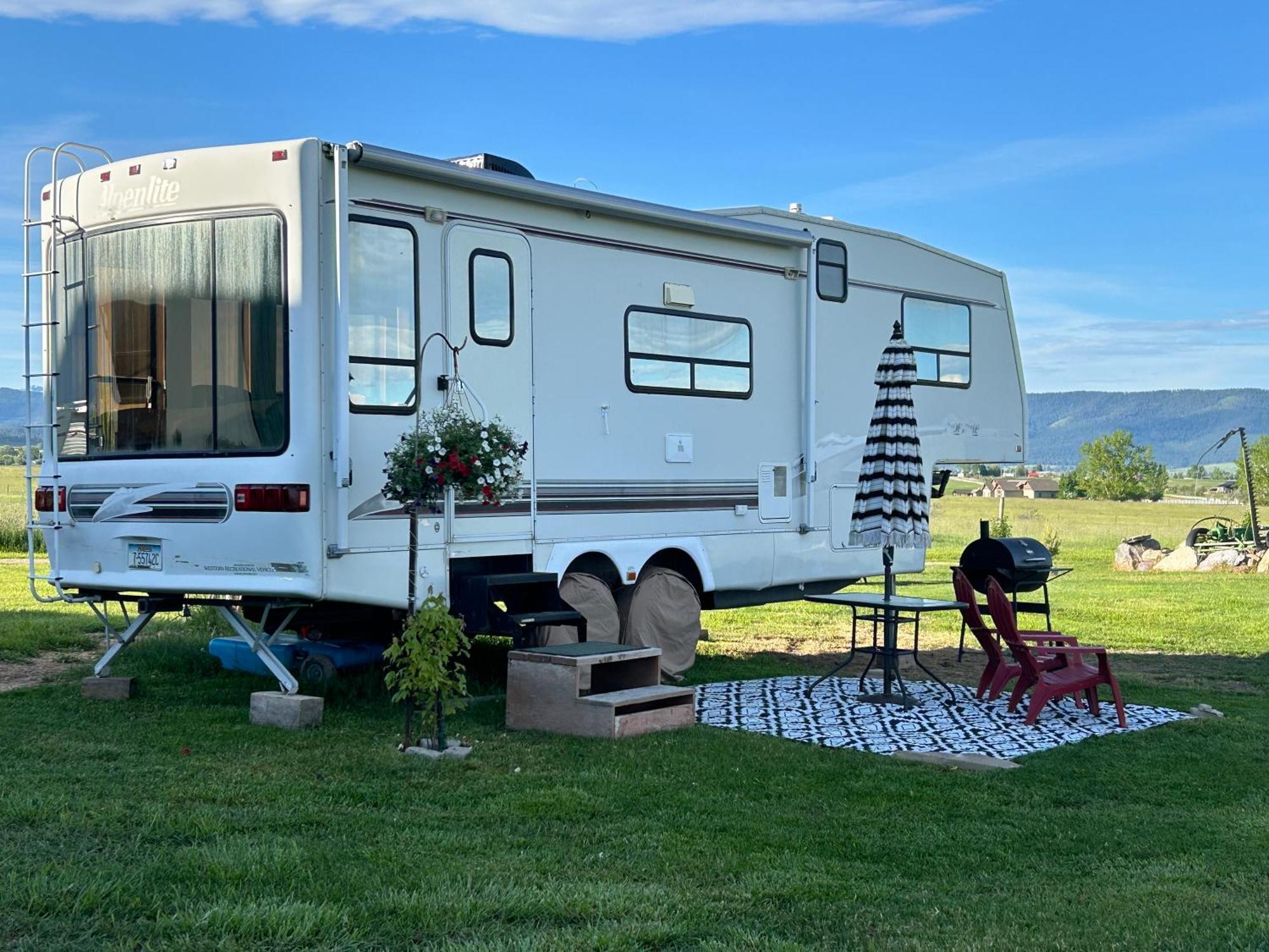 Mission Mountain Camper Appartement Saint Ignatius Buitenkant foto